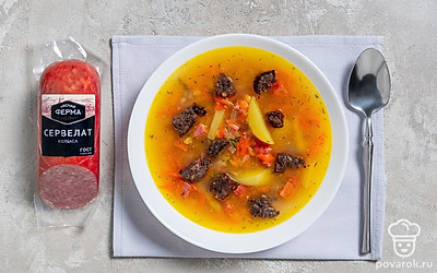 Подавайте суп с сухариками из черного хлеба.