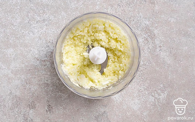  Выложите овощи в блендер и пробейте до однородной консистенции.