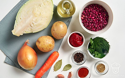 Переберите и промойте фасоль. После этого залейте ее холодной водой в пропорциях 1:2. Оставьте на 6 часов. За это время следует несколько раз поменять воду. Вымойте картофель, репчатый лук, морковь и чеснок. Почистите овощи, а также ополосните зелень чистой водой.