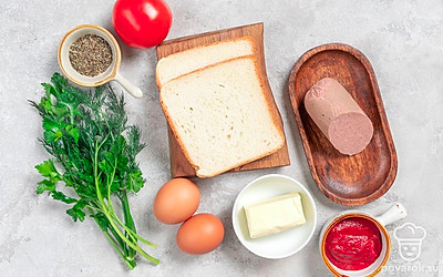 Достаньте продукты и разложите на столе, отварите предварительно яйца. 