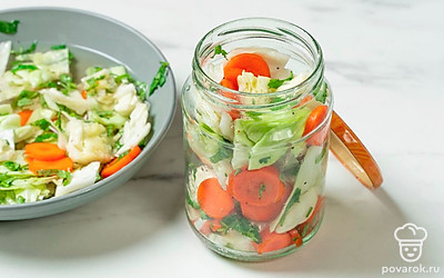 Готовую капусту по-мексикански переложите в банки, закройте крышками и поместите в холодильник настаиваться на сутки.