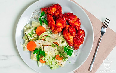 Выложите закуску на тарелку и подайте на стол к оснавному блюду. 