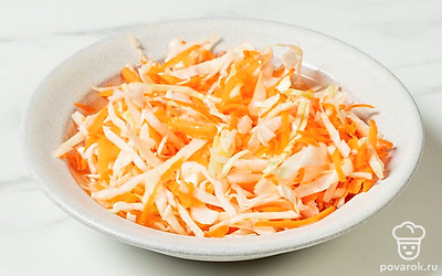 Залейте овощи охлажденным маринадом.