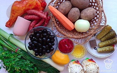 Овощи очистите и помойте под проточной водой.