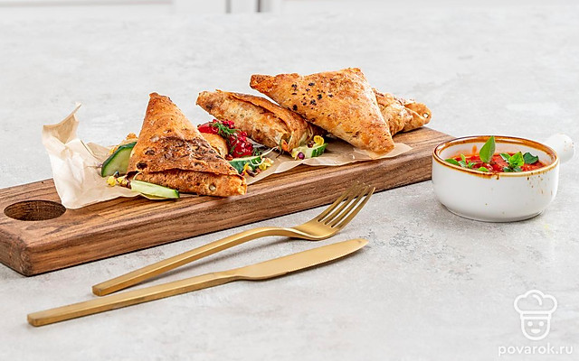 Лаваш с яйцом и зеленым луком — Рецепт с фото