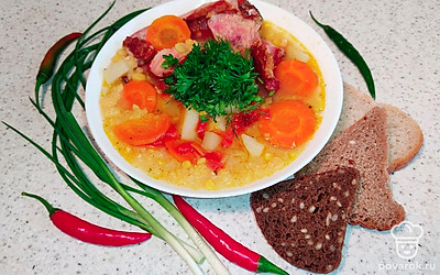 Если вы любитель острых ощущений, суп можно есть вприкуску с острым перцем или луком и черным хлебом, вдобавок вы получите много витаминов.