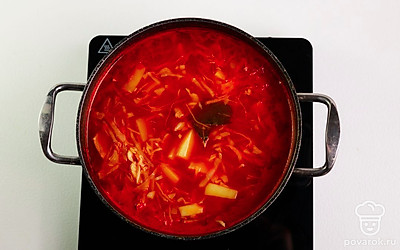 Сытный и ароматный капустняк готов.