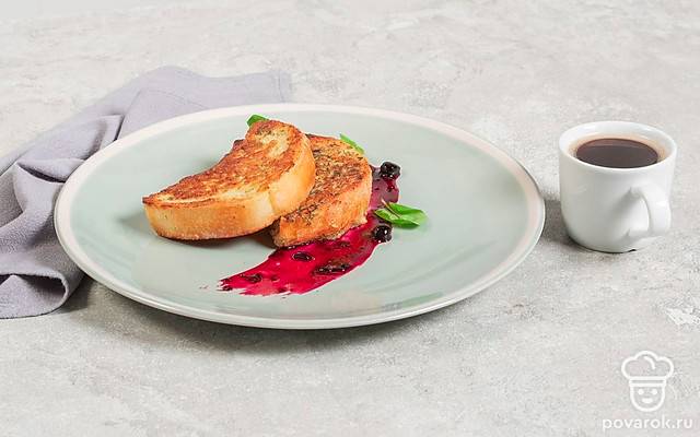 Молочные гренки с укропом и ягодами — Рецепт с фото