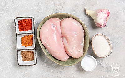 Помойте и тщательно обсушите мясо. Очистите чеснок. Подготовьте ткань или марлю.