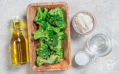 Разморозьте брокколи и при необходимости разберите на более мелкие соцветия.