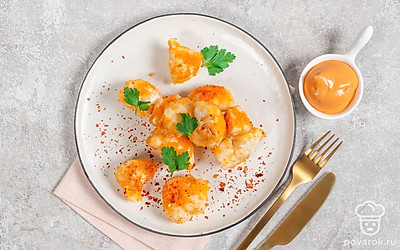 Подайте цветную капусту в панировке с любимым соусом.