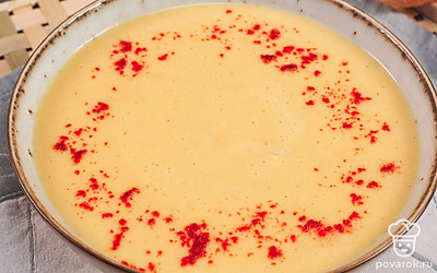 Готовый суп украсьте паприкой для еще более яркого вида и вкуса.