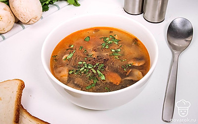 Варите рассольник еще 5-10 минут на медленном огне. Подавайте первое блюдо к столу.