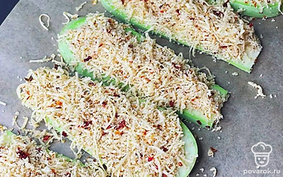 Выложить на пергамент и отправить в духовку на 20–25 минут при 200 градусах.