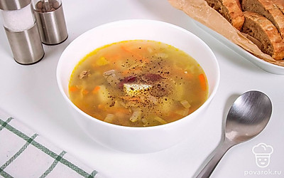 Варите до готовности перловой крупы.