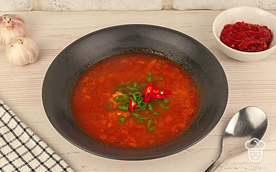 Когда суп приготовится, дайте настояться ему минут 30. Далее вылейте суп в тарелки и подавайте ко столу.