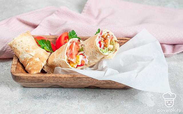 «Цезарь Ролл» с курицей без майонеза — Рецепт с фото