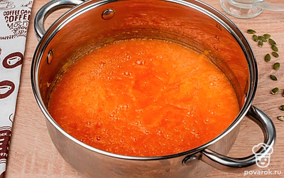 Готовые овощи пробейте блендером до однородности.