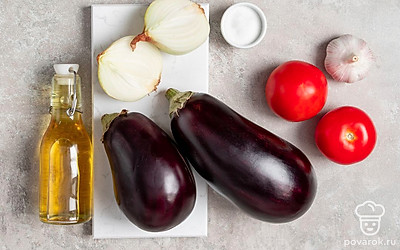 Вымойте баклажаны и помидоры, удалите плодоножки. С чеснока и лука снимите шелуху.