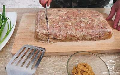 Сборный деревенский холодец подавайте с хреном или горчицой. Очень вкусно, приятного аппетита!