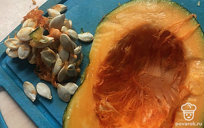 Тыкву очистите и освободите от семечек.