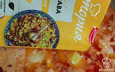 Дополните приправой для плова, она очень хорошо подходит к любому блюду. 