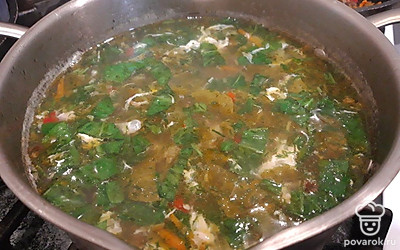 Дайте супу постоять 10 минут.