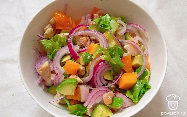 Пикантная закуска из индейки с авокадо и хурмой — Рецепт с фото