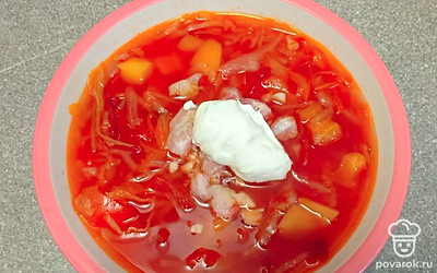 Добавьте сметану.