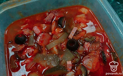 Солянка с курицей, говядиной и сосисками — Рецепт с фото