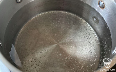 Почистите овощи, доведите воду до кипения