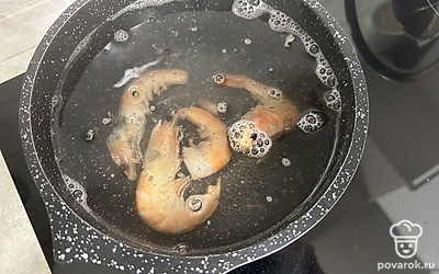 Креветки отварите пару минут.