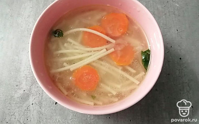 Постный бульон подавайте порционно. Приятного аппетита. 