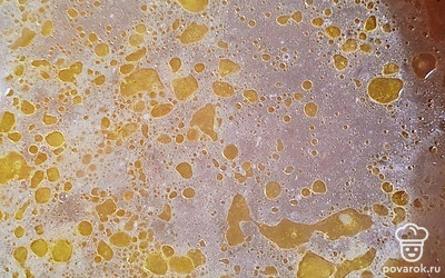 Заранее подготовьте мясной бульон. 