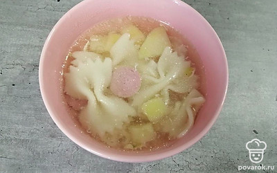 Суп с сосисками и яйцом готов. 