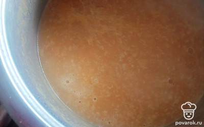 Пробиваем блендером, добавляем соль и соевый соус.