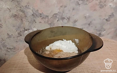 Добавьте псиллиум и перемешайте.