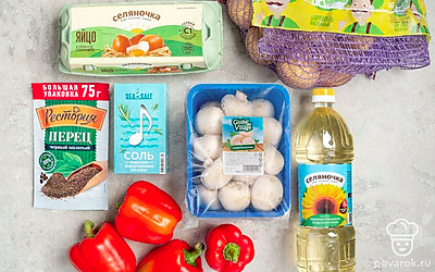 Перцы помойте, разрежьте пополам, извлеките семена и перегородки. Картофель «Выгодно и удобно» почистите, помойте, натрите на мелкой терке. Шампиньоны Global Village вымойте и мелко нарежьте. Духовку разогрейте до 200 градусов. Приготовьте форму для запекания.