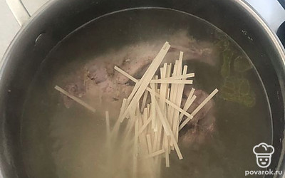 Добавьте лапшу.