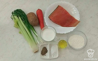 Для супа понадобится небольшая, но глубокая кастрюля, а также керамические супницы для подачи.