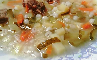 Подавайте суп порционно, по желанию можно посыпать зеленью. 