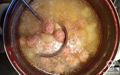 Оставляем вариться до готовности картошки и риса.