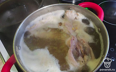 Кипятите на среднем огне, следите, чтобы не убежал.