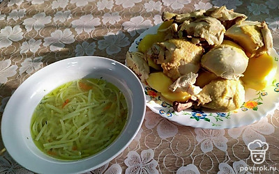 Подавать порционно, можно с зеленью. В отдельном блюде подать отварной картофель с курицей. Приятного аппетита!