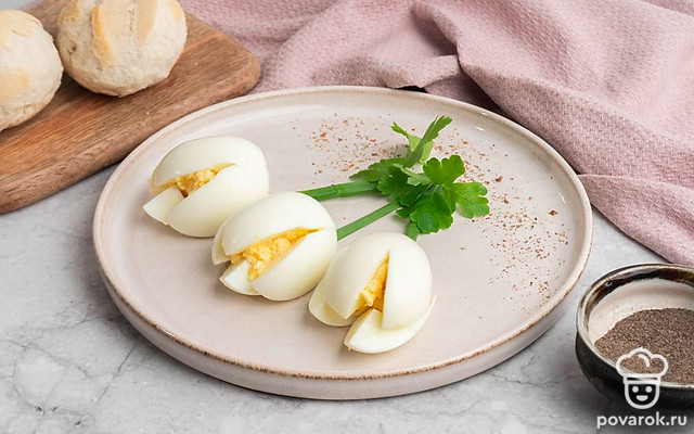 Фаршированные яйца-тюльпаны с сыром и чесноком — Рецепт с фото