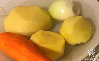 Почистите овощи.