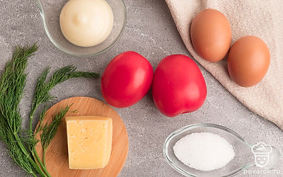 Приготовьте необходимые ингредиенты. Помидоры и зелень помойте и обсушите. Яйца отварите. Отмерьте необходимое количество сыра и майонеза.