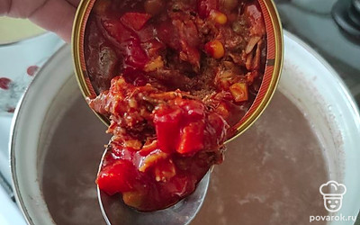 Выложить из банки кильку.