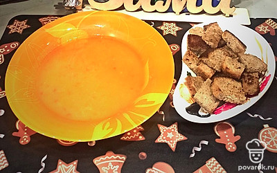 Когда суп будет готов- при помощи блендера сделаем из него суп-пюре.