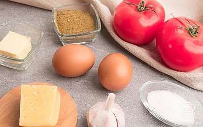 Приготовьте необходимые ингредиенты. Помидоры хорошенько помойте и обсушите. Чеснок очистите. Отмерьте необходимое количество сыра и масла.